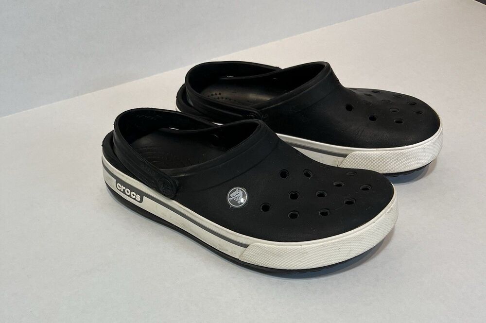 Crocs Crocband Clog Summer Shoes Men's Size 6 Women 8 Black White Sandals